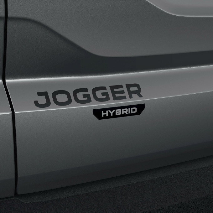 01 Jogger HYBRID 140 de eerste hybride van Dacia