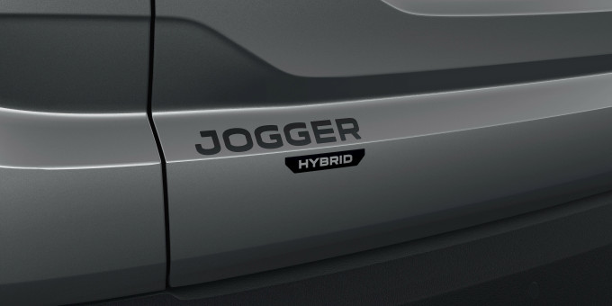 01 Jogger HYBRID 140 de eerste hybride van Dacia