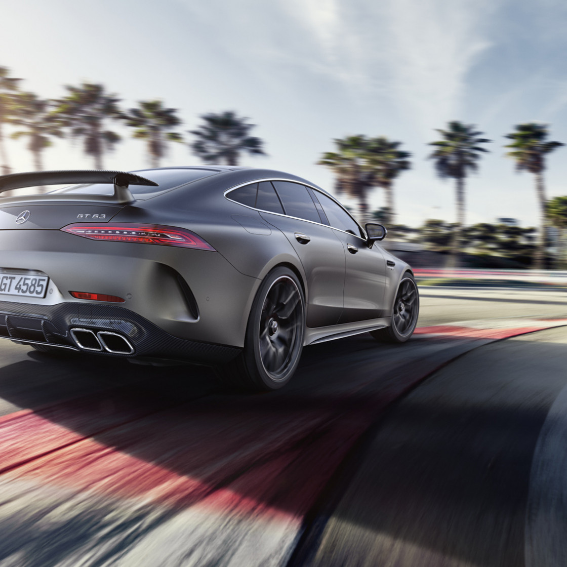 AMG GT 4D Coupe 5 2000x1125