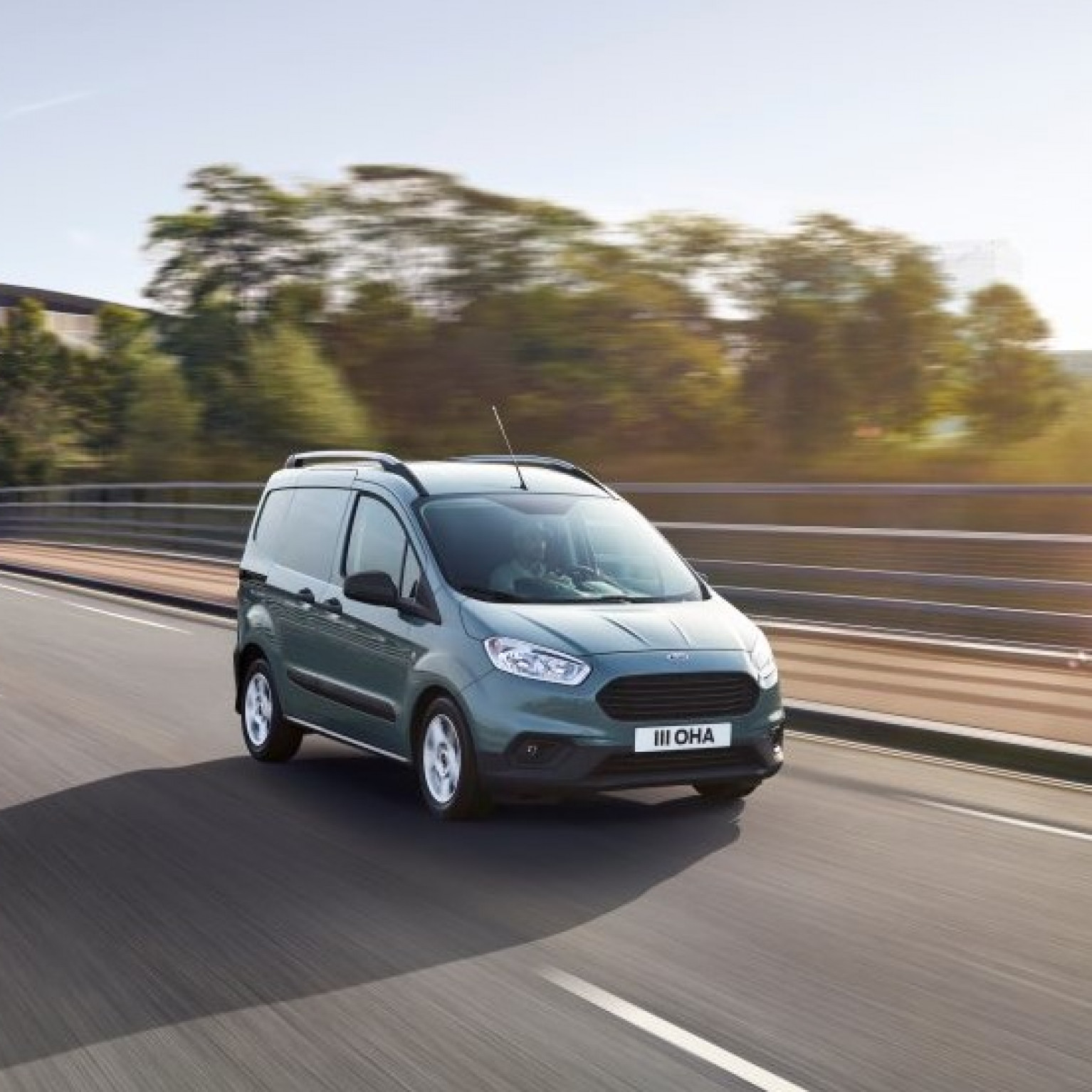 2017FordTransitCourier 13 1280x744 02
