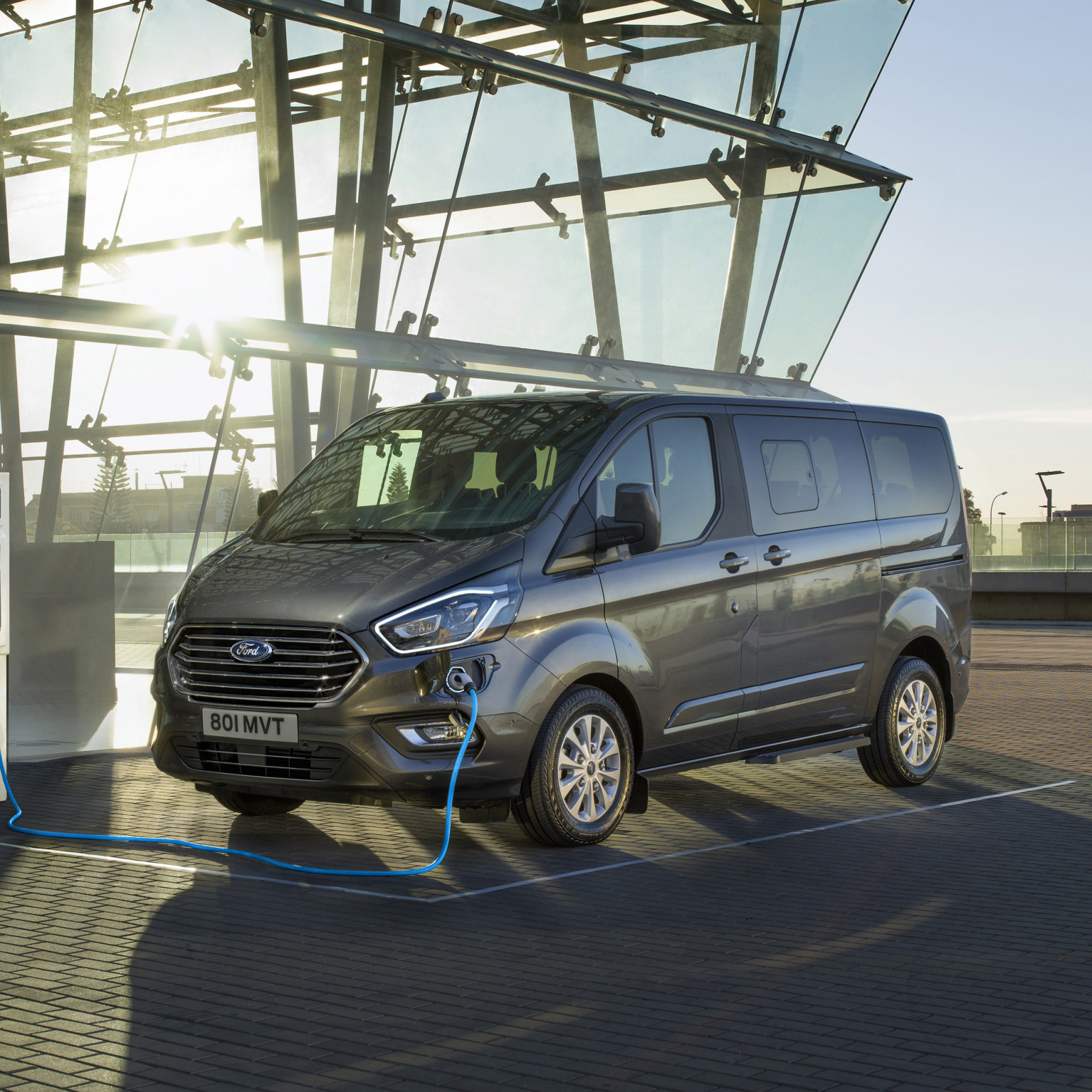 2019 FORD TOURNEO CUSTOM PHEV 01 02