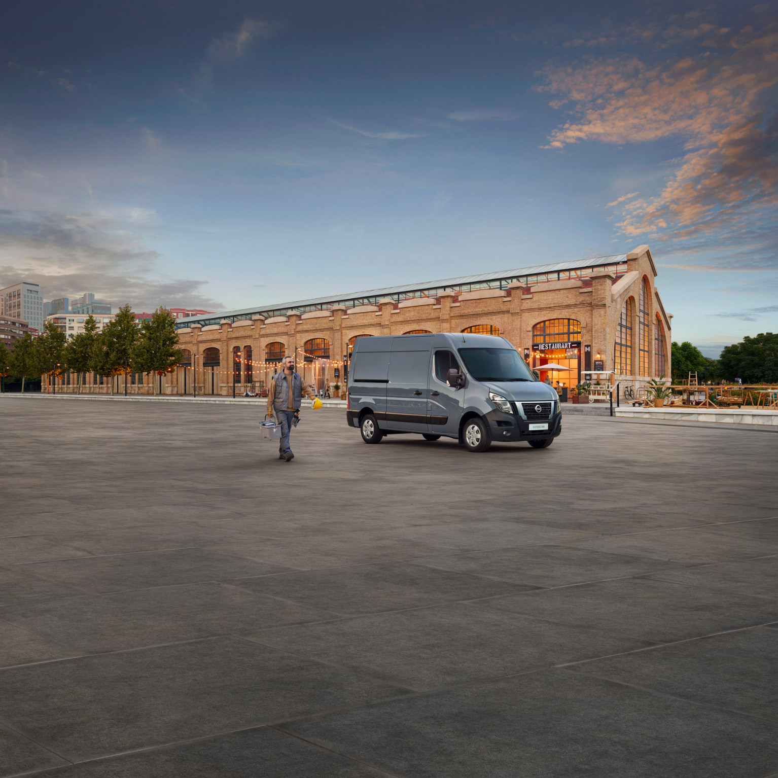 883556 F275 NISSAN Interstar KV FINAL ART 1