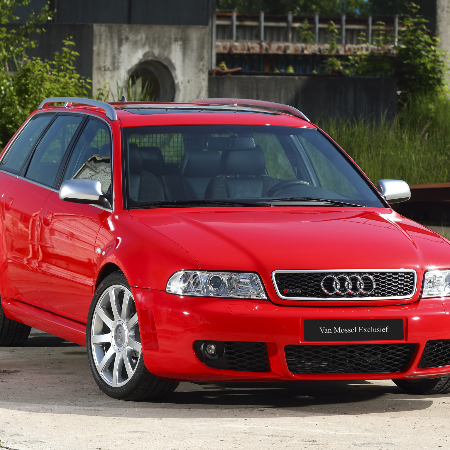 Audi RS4 Avant Quattro hero