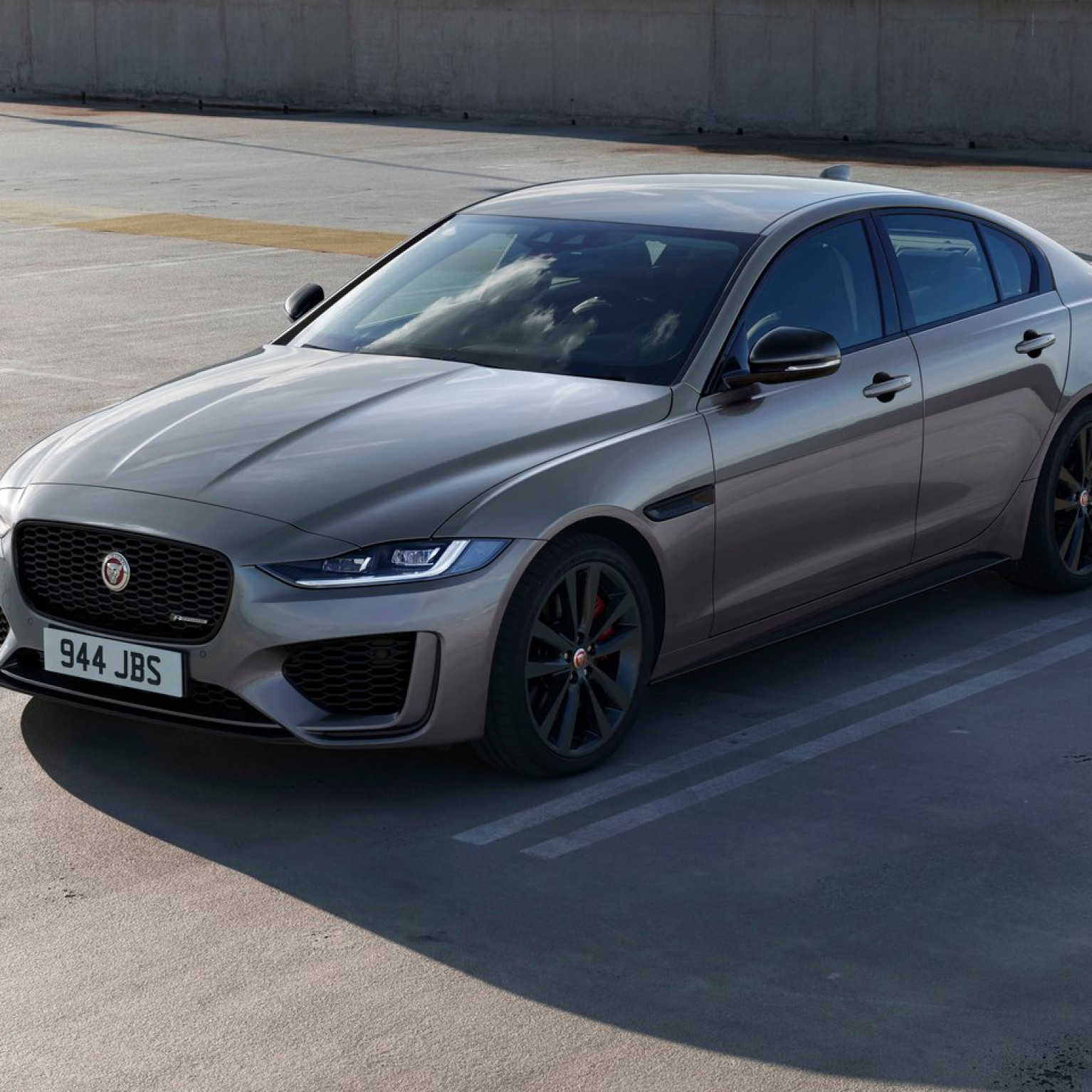 Jaguar XE 2021 1280 05