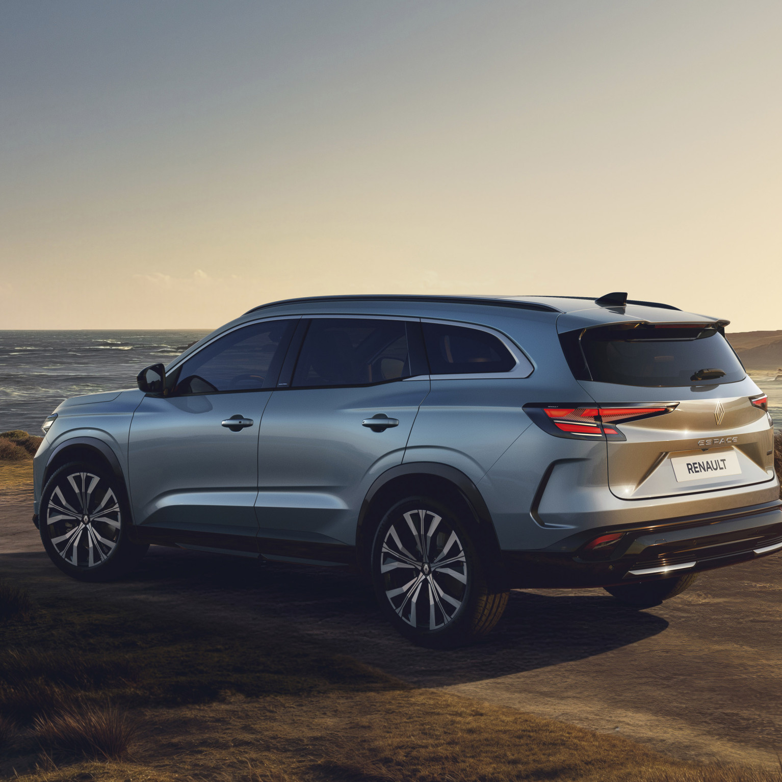 02 Nieuwe Renault Espace vernieuwd design voor meest efficiente familiehybride op de markt