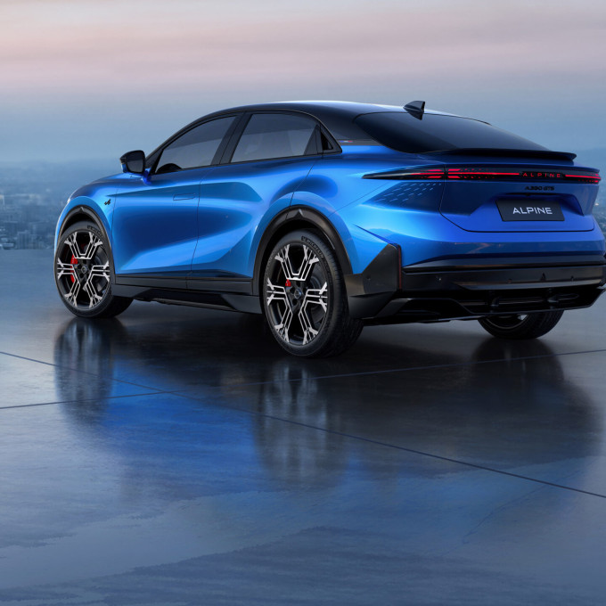 04 Alpine A390 sport fastback met het DNA van Alpine scaled