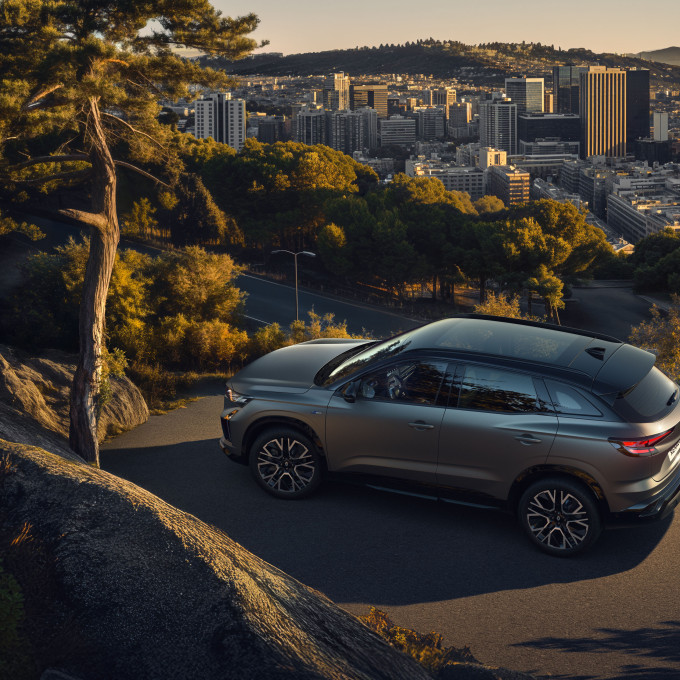 05 Nieuwe Renault Austral high tech en veelzijdige hybride SUV nog stijlvoller