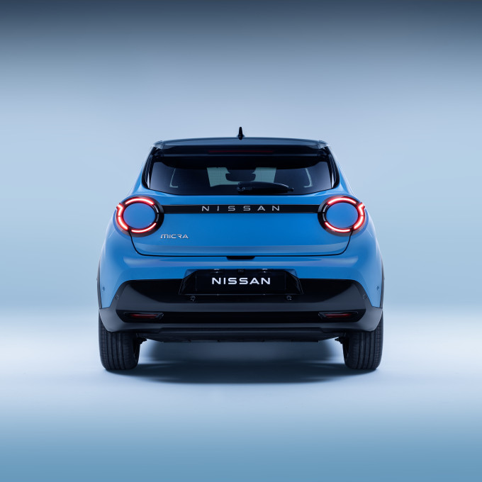 Nissan nameplate