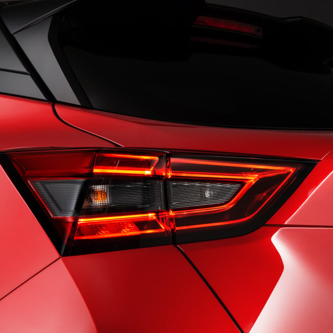 Sep. 3 6pm CET New Nissan JUKE Unveil Red Static Studio 15