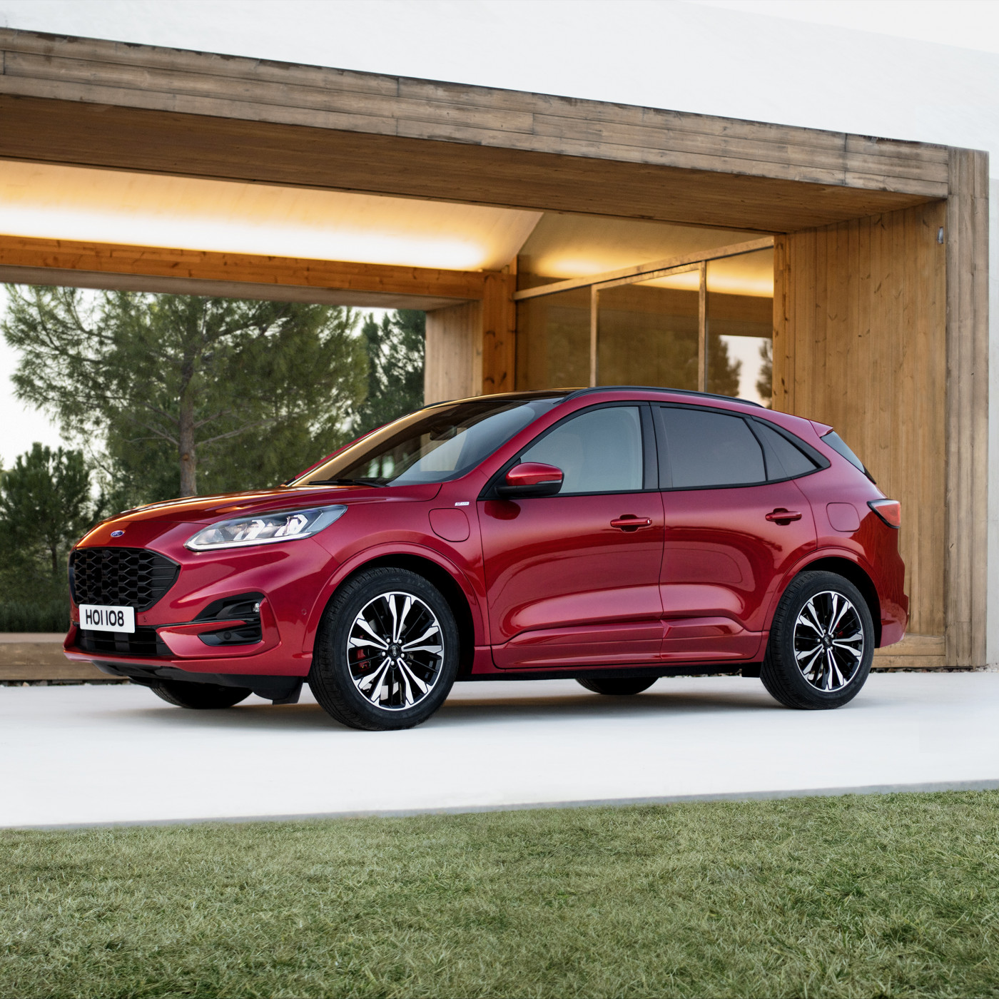 2019 FORD KUGA 34FRONT v2
