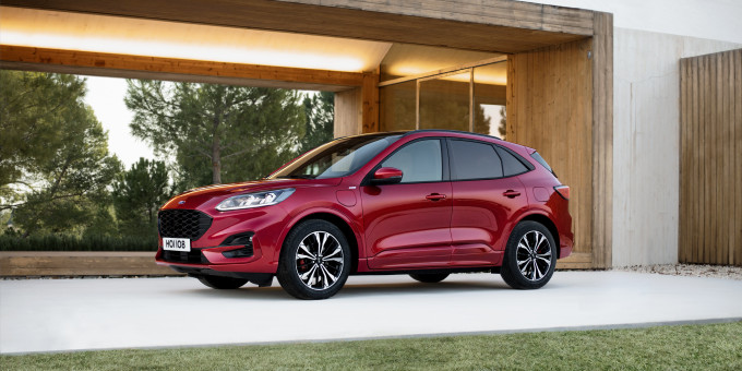 2019 FORD KUGA 34FRONT v3