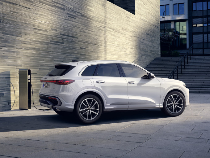 De Audi Q5 e hybrid quattro 1
