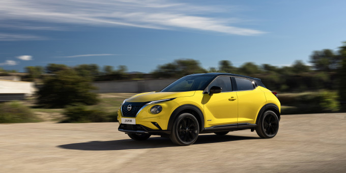 JUKE MC 2024   Exterior   iconic yellow body color   N Sport   dynamic front view (1)