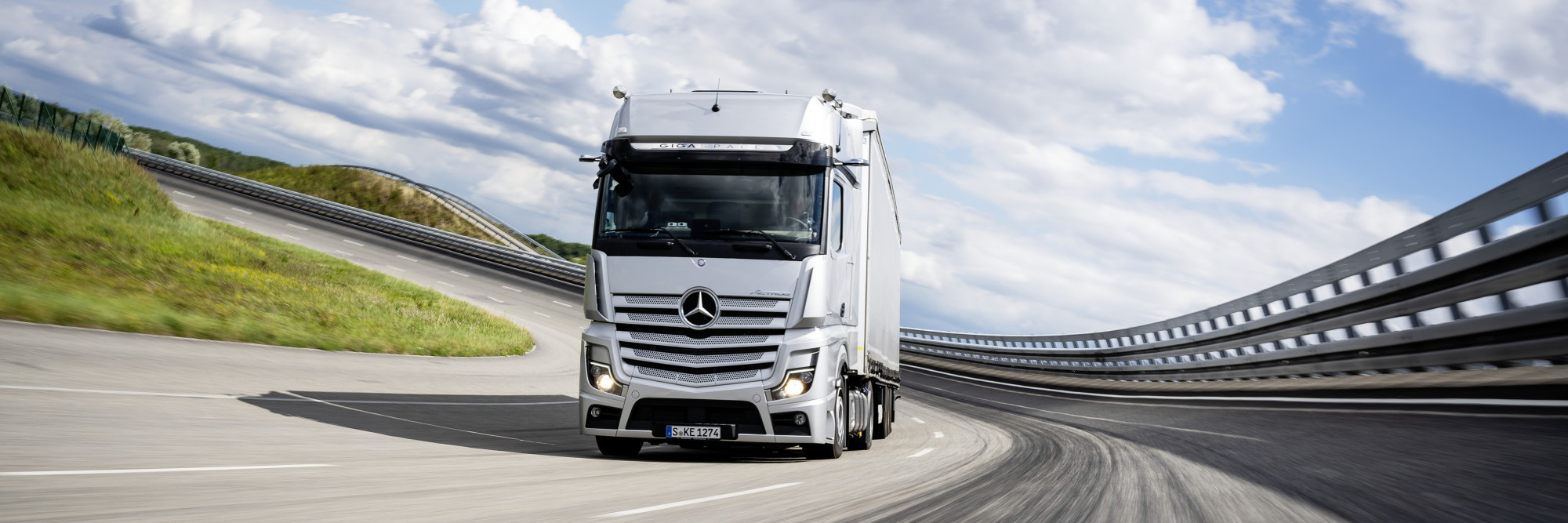 Hero Actros modellen 4000x1333