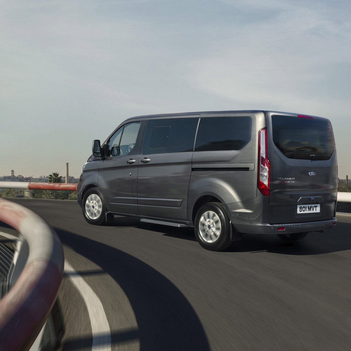 2019 FORD TOURNEO CUSTOM PHEV 06 02
