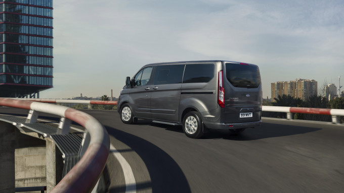2019 FORD TOURNEO CUSTOM PHEV 06 02