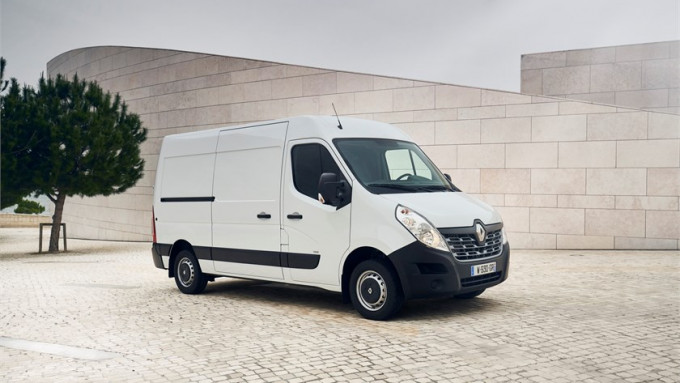 21204373 2018 Renault Master Z E tests drive and electric LCV range in Lisboa