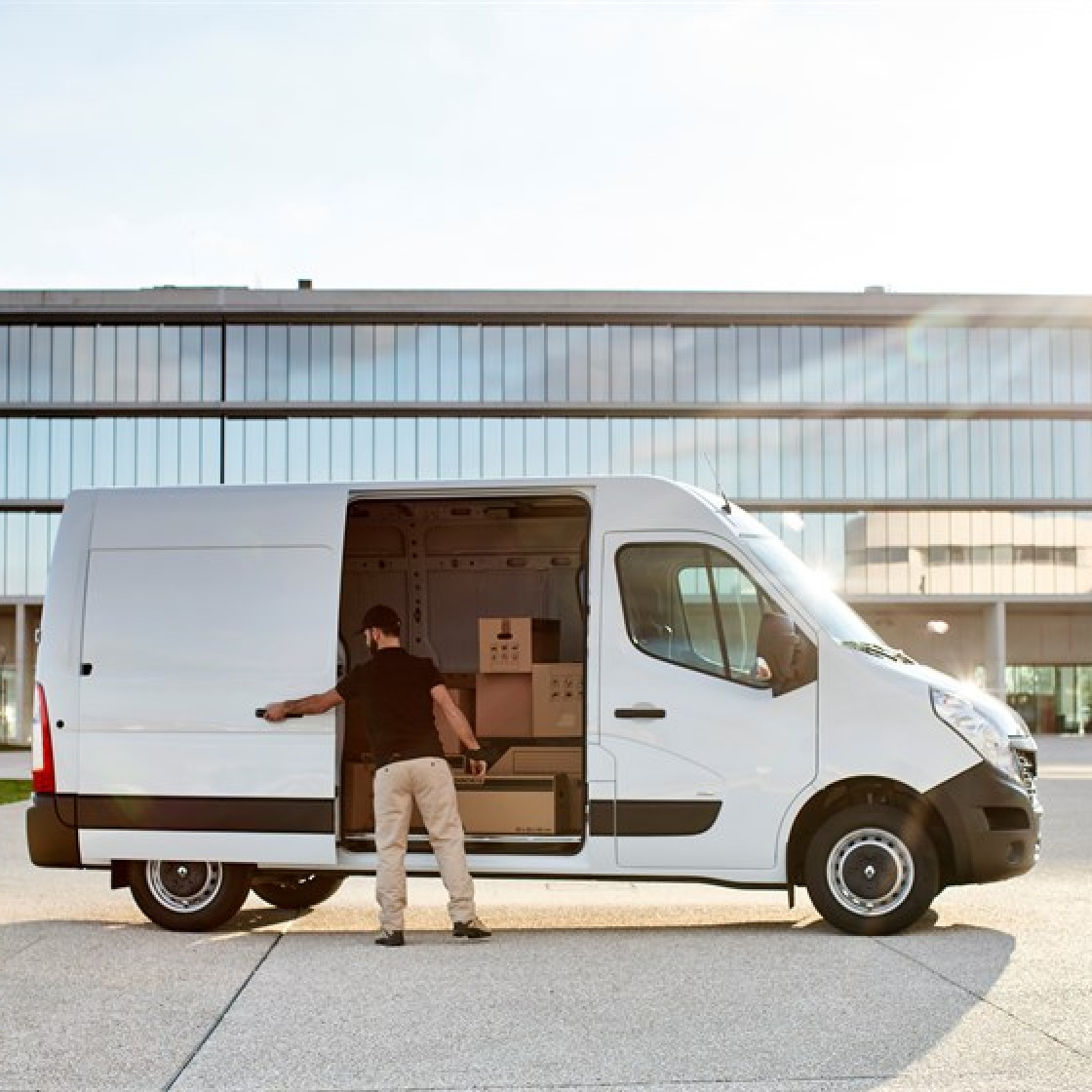 21204458 2018 Renault Master Z E tests drive and electric LCV range in Lisboa