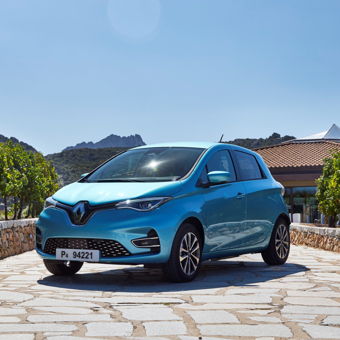 21231693 2019   New Renault ZOE tests drive in Sardinia