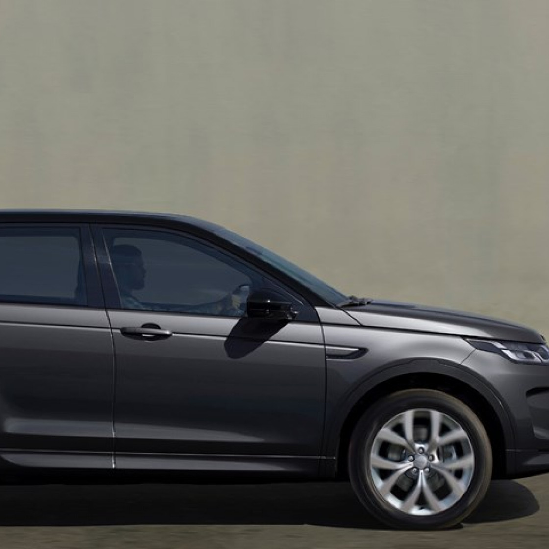 411685 03 land rover discovery sport pakt uit met efficientere plug in hybrid en schonere ingenium dieselmotor bba581 original 1639496956 2
