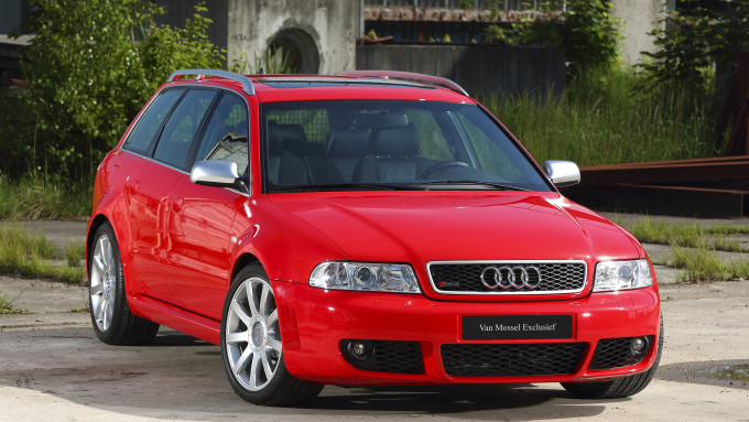 Audi RS4 Avant Quattro hero