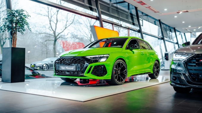 Beeld RS3 in de showroom