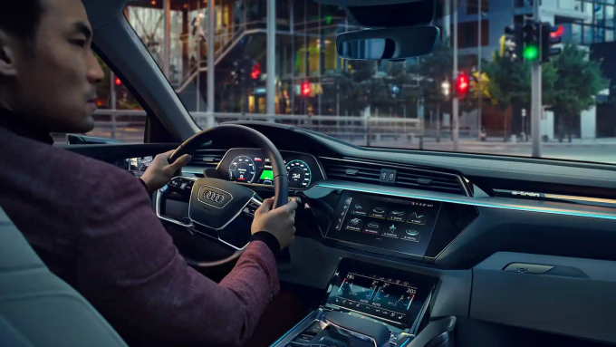 Beeld e tron direct rijden