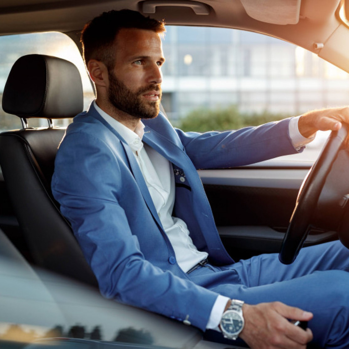 Businessman in car 1 FillWzEwMDAsNTYzXQ v10