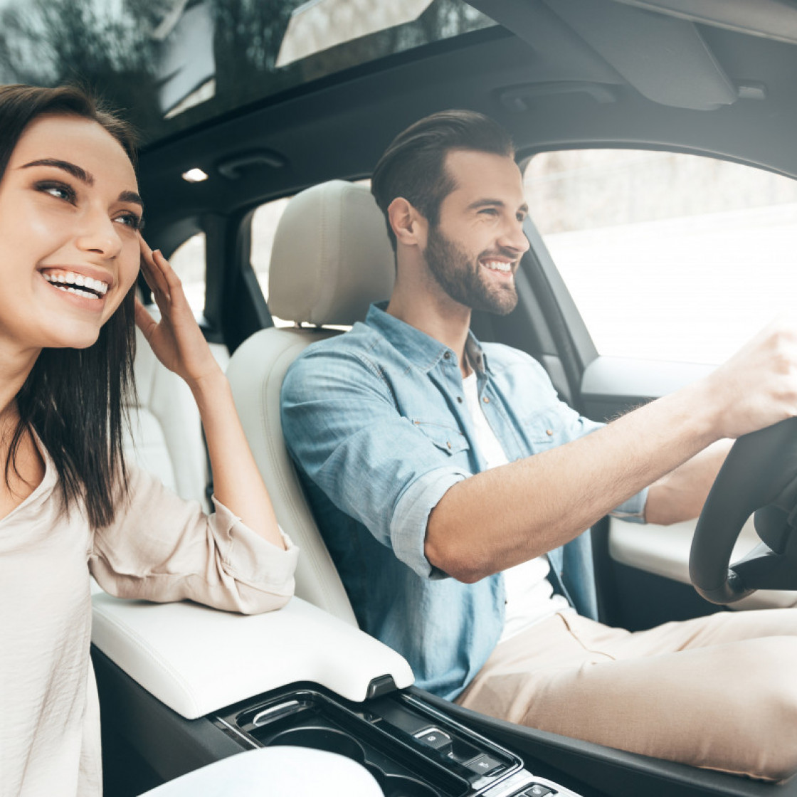 Couple driving in car ResizedImageWzEyMDYsODAzXQ 1