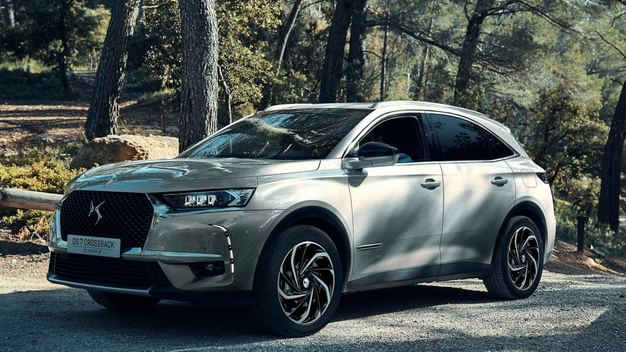 DS 7 Crossback E Tense 4x4 2019 1280 01