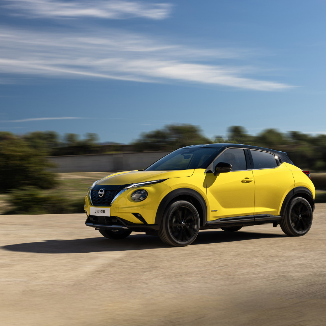 JUKE MC 2024   Exterior   iconic yellow body color   N Sport   dynamic front view (1)