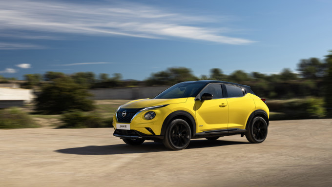 JUKE MC 2024   Exterior   iconic yellow body color   N Sport   dynamic front view (1)