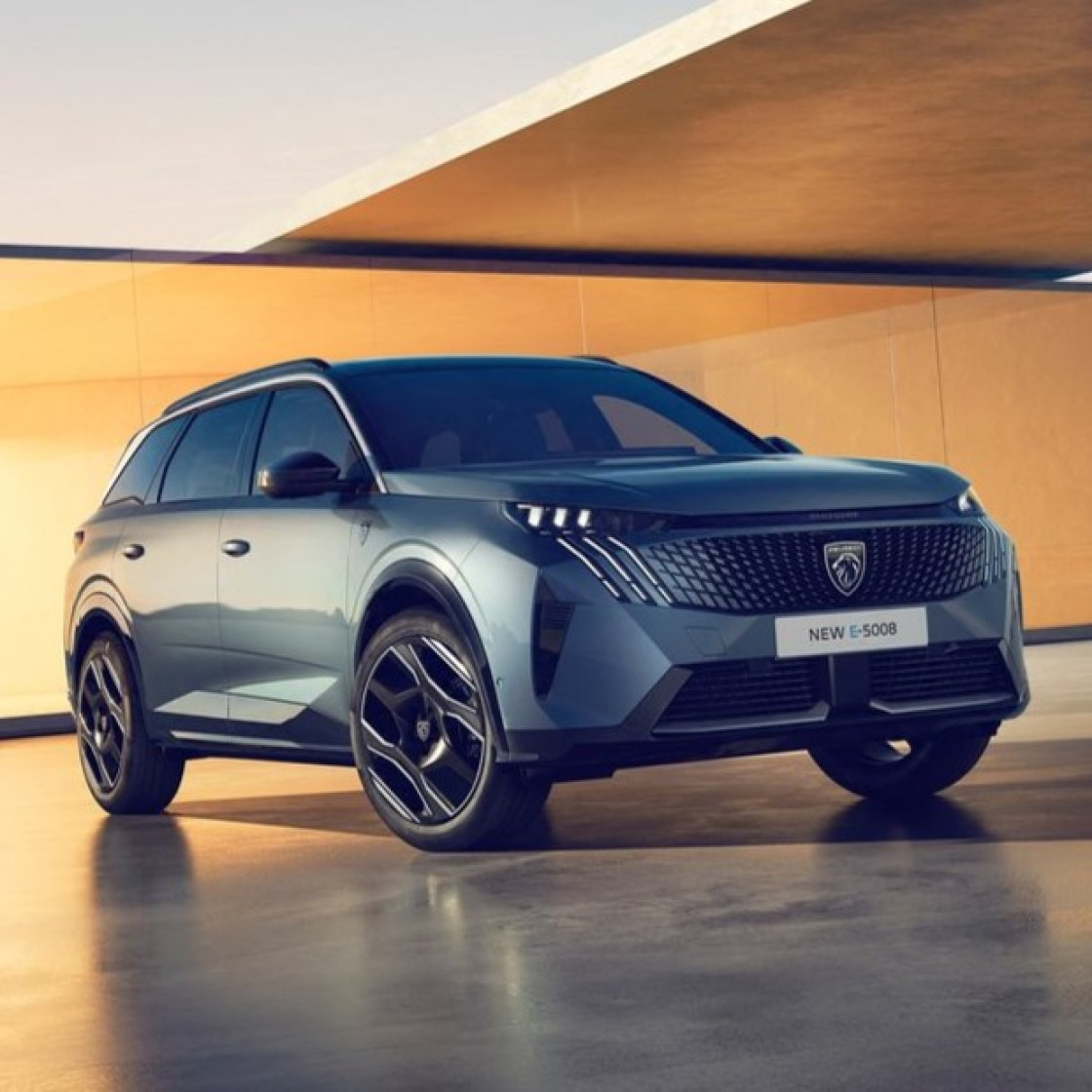Peugeot E 5008 2025 1280 05