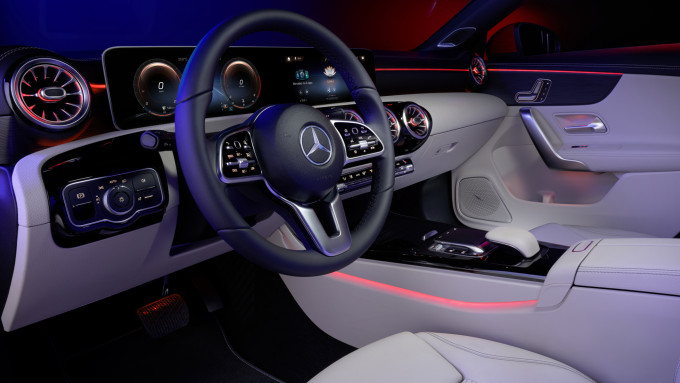 Van Mossel Mercedes Benz CLA interieur V2 2000x1125 v4