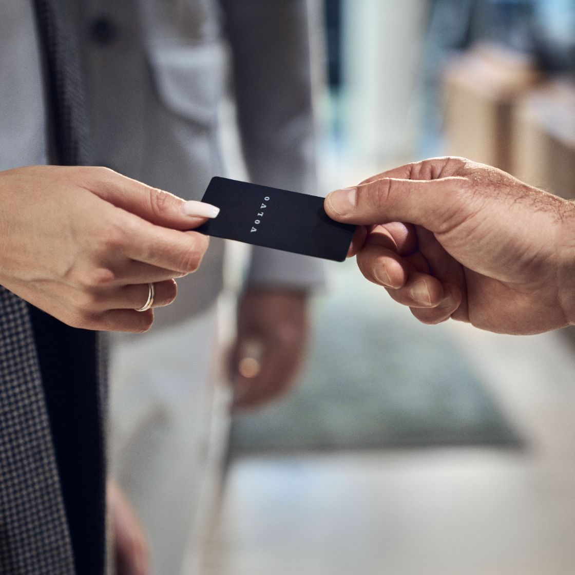 Van Mossel Volvo klant levert keycard in