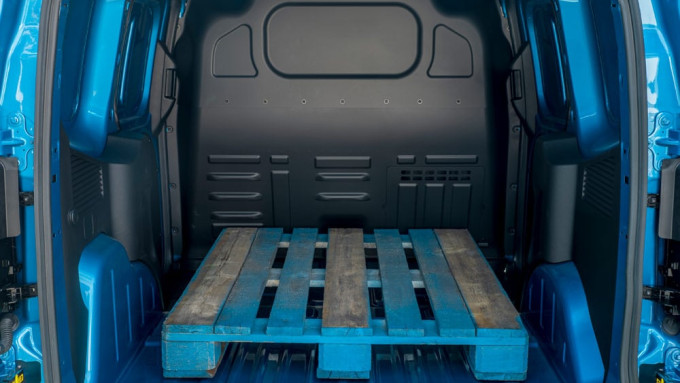 ford e transit courier eu Column Card E Transit Courier 09 1000x667 1000x667 rear loadspace view