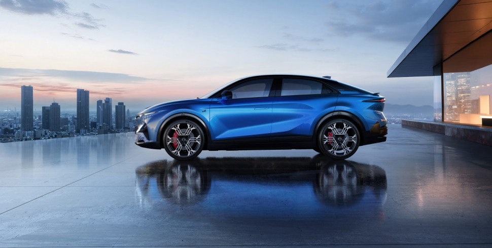 03 Alpine A390 sport fastback met het DNA van Alpine scaled