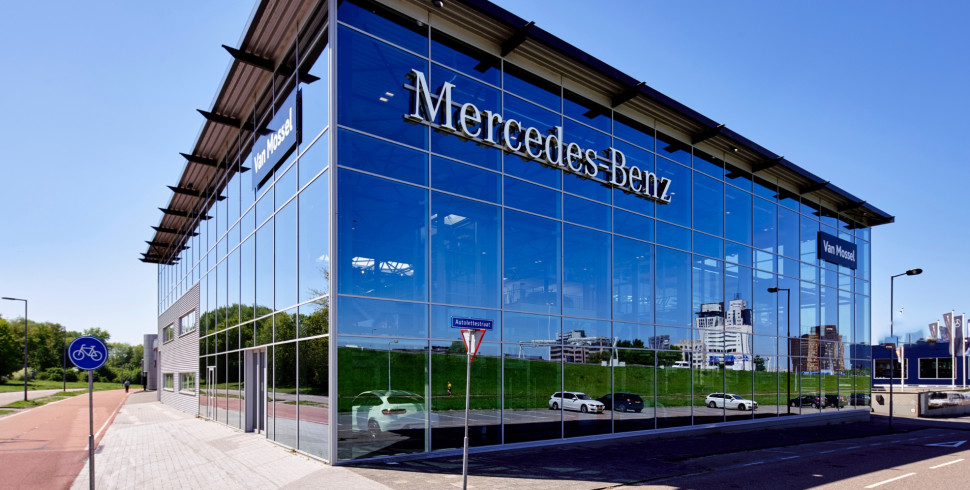 Van Mossel Mercedes Benz Autostrada   Betaaldparkeren