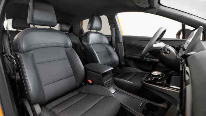 Luxury Black Interior ScaleMaxWidthWzE0MDBd