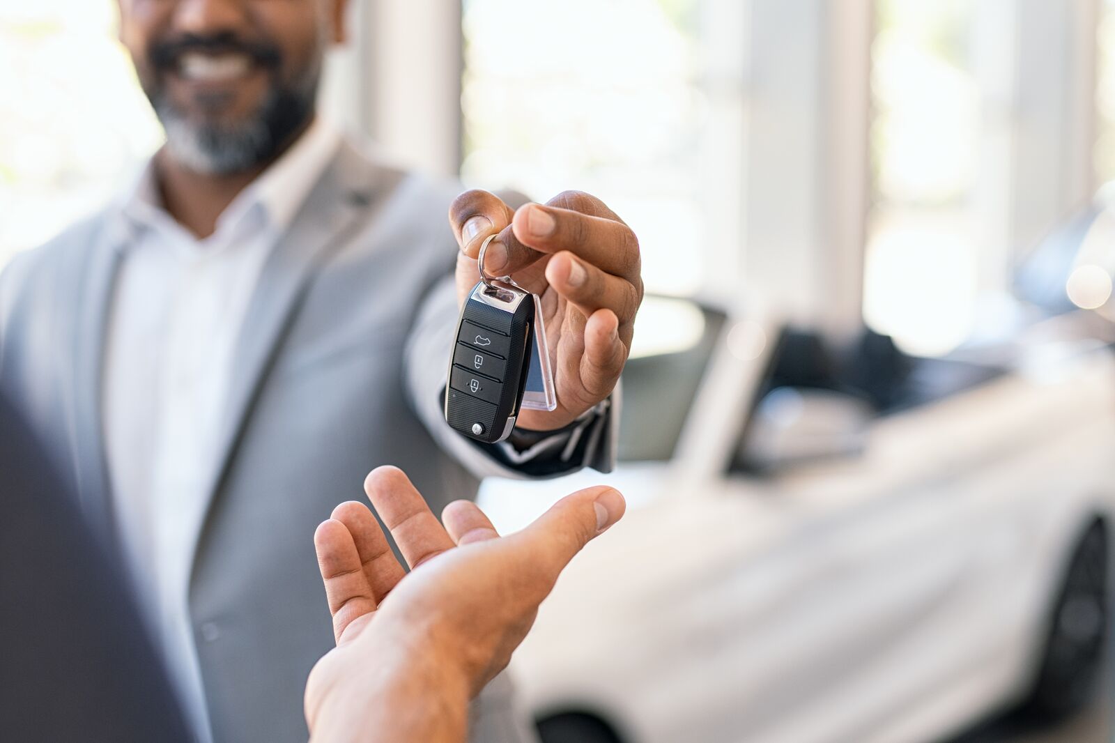 Wachten is duur. 10 auto's 50.000 euro verschil: timing is alles